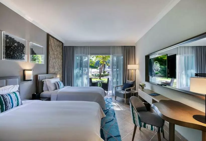 اتاق استاندارد با چشم‌انداز باغ, Fujairah Rotana Resort & Spa   Al Aqah Beach