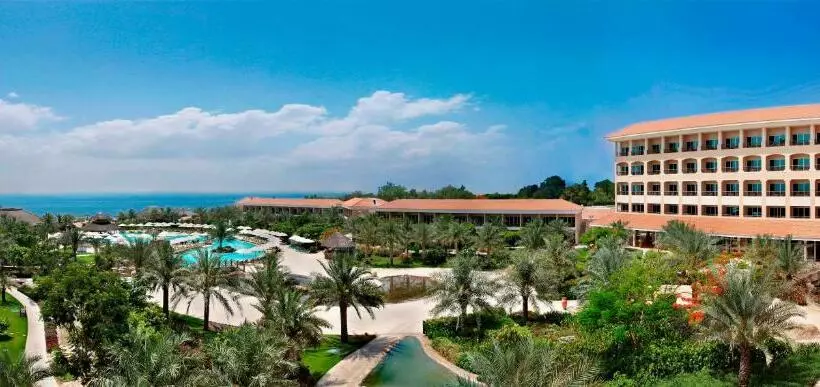 اتاق استاندارد با چشم‌انداز باغ, Fujairah Rotana Resort & Spa   Al Aqah Beach