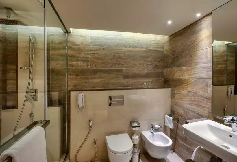 اتاق استاندارد با بالکن و چشم‌انداز دریا, Fujairah Rotana Resort & Spa   Al Aqah Beach