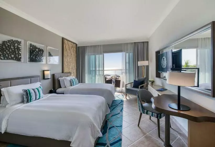 اتاق استاندارد با بالکن و چشم‌انداز دریا, Fujairah Rotana Resort & Spa   Al Aqah Beach