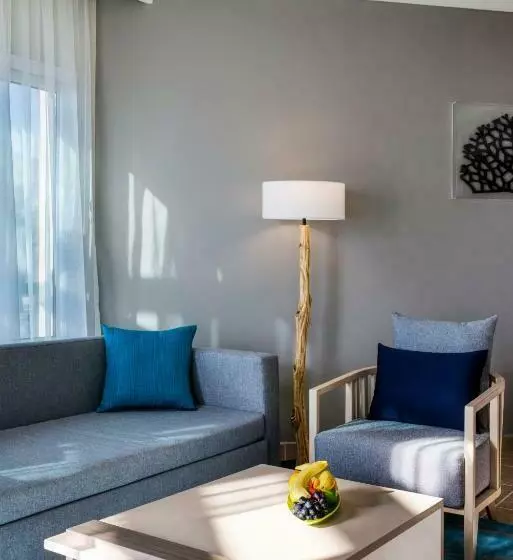 اتاق استاندارد با بالکن و چشم‌انداز دریا, Fujairah Rotana Resort & Spa   Al Aqah Beach