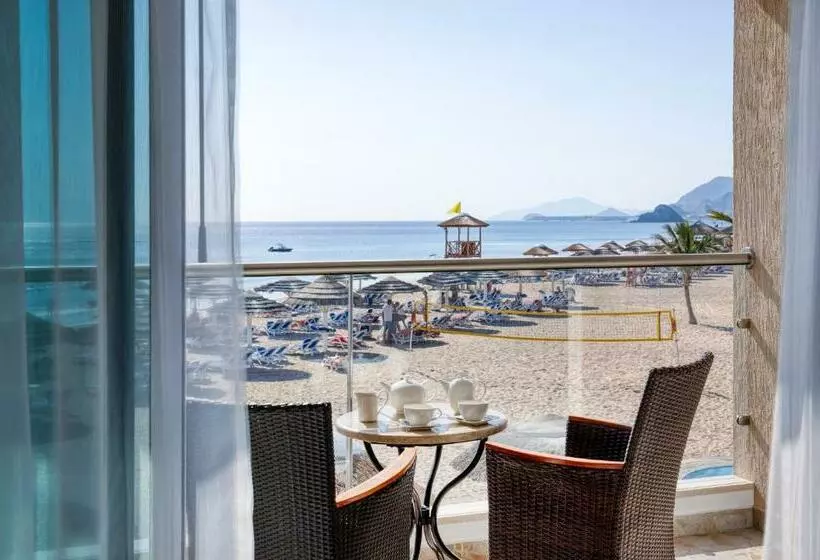 اتاق استاندارد با بالکن و چشم‌انداز دریا, Fujairah Rotana Resort & Spa   Al Aqah Beach