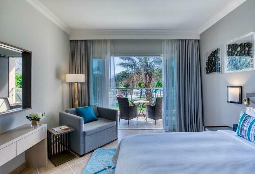 Номер Стандарт с Балконом Вид на Сад, Fujairah Rotana Resort & Spa   Al Aqah Beach