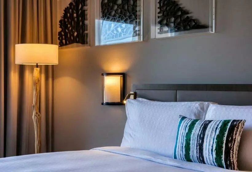 سوییت با چشم‌انداز دریا, Fujairah Rotana Resort & Spa   Al Aqah Beach