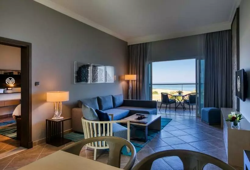 سوییت با چشم‌انداز دریا, Fujairah Rotana Resort & Spa   Al Aqah Beach