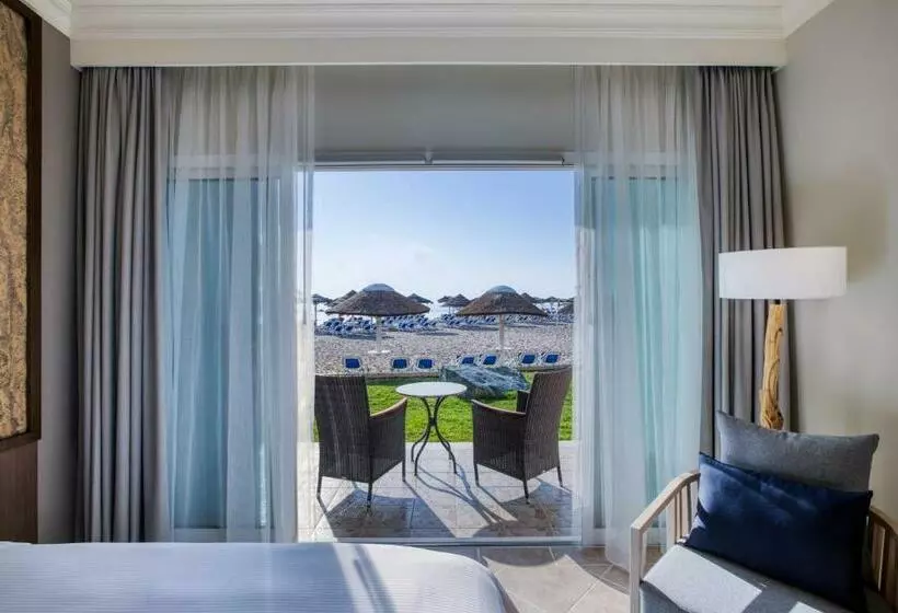 اتاق استاندارد با تراس و چشم‌انداز دریا, Fujairah Rotana Resort & Spa   Al Aqah Beach