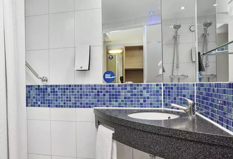 اتاق استاندارد, Holiday Inn Express London   Newbury Park, An Ihg