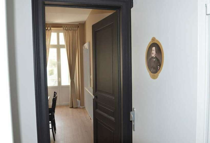 דירת חדר, L'Empereur, sa Femme et le petit Prince