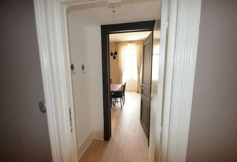 דירת חדר, L'Empereur, sa Femme et le petit Prince