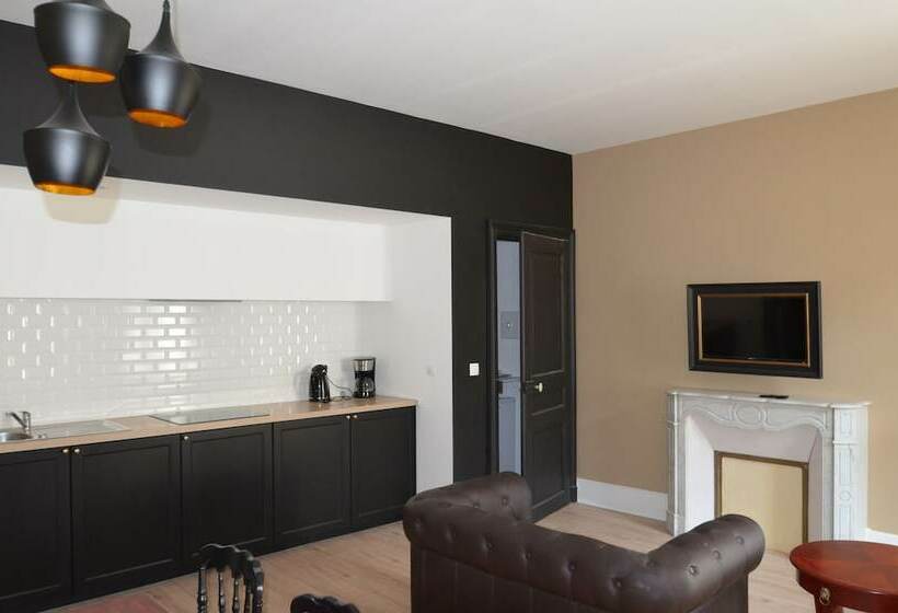 דירת חדר, L'Empereur, sa Femme et le petit Prince