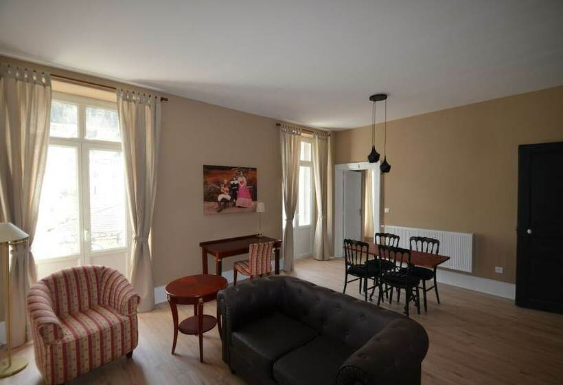 דירת חדר, L'Empereur, sa Femme et le petit Prince