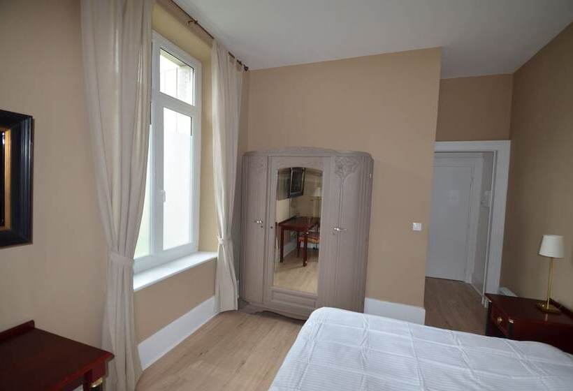 חדר סטנדרט עם מרפסת, L'Empereur, sa Femme et le petit Prince