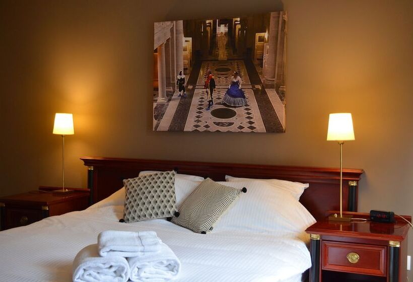 חדר סטנדרט, L'Empereur, sa Femme et le petit Prince