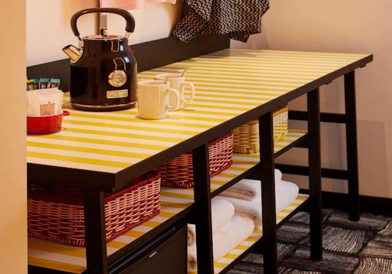 Номер Стандарт, Mama Shelter London Shoreditch