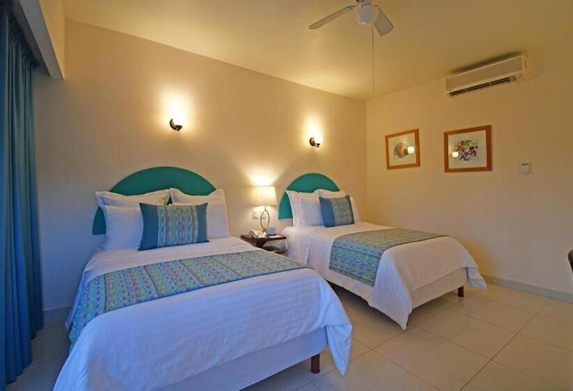 スタンダードルーム, The Westmarine Waterfront