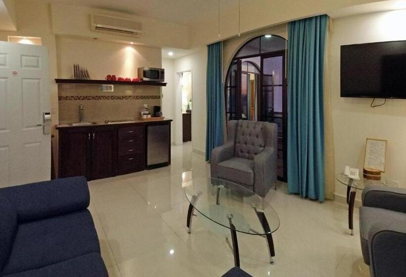 デラックススイート, The Westmarine Waterfront