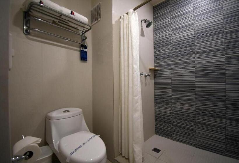 キングサイズベッドのスタンダードルーム, The Westmarine Waterfront