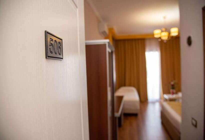 غرفة قياسية ثلاثية, Vila Belvedere