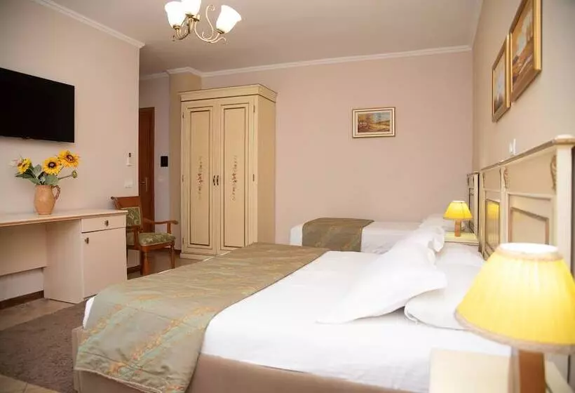 اتاق استاندارد چهار تخته, Vila Belvedere