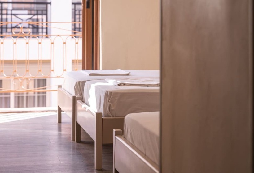 اتاق استاندارد سه نفره, Yria