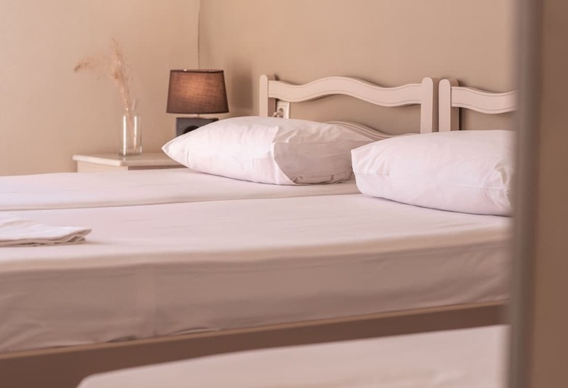 اتاق استاندارد سه نفره, Yria