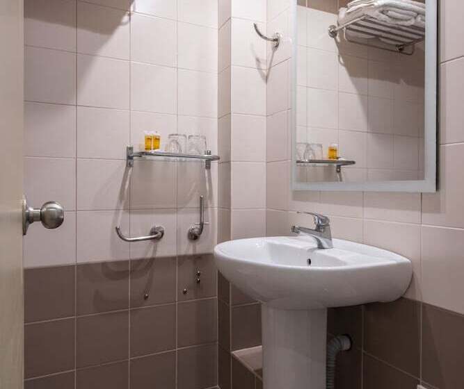 اتاق استاندارد چهار تخته, Yria