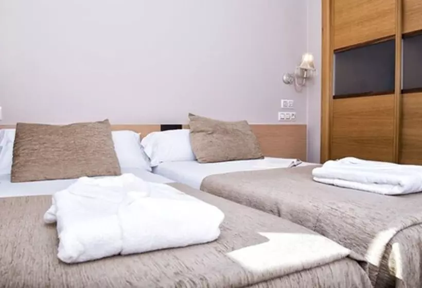 1 Bedroom Penthouse Apartment, Apartamentos Mediterráneo Real
