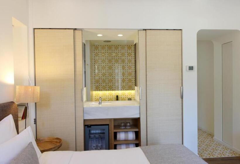 Номер Стандарт Вид на Сад, Hostal Empúries