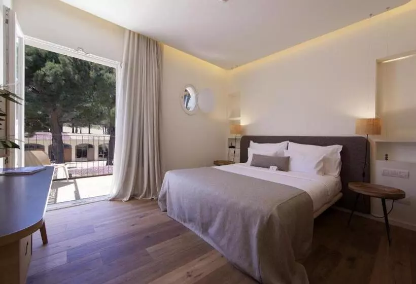 Standard-huone Parveke Puutarhanäkymä, Hostal Empúries