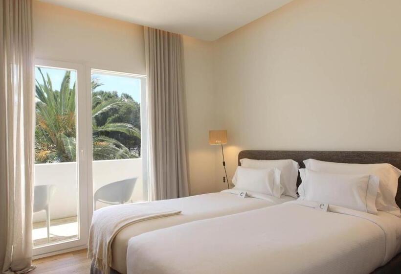 Номер Стандарт с Балконом Вид на Сад, Hostal Empúries