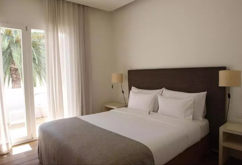 Standard-huone Parveke Puutarhanäkymä, Hostal Empúries