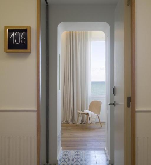 Номер Стандарт Вид на Море, Hostal Empúries
