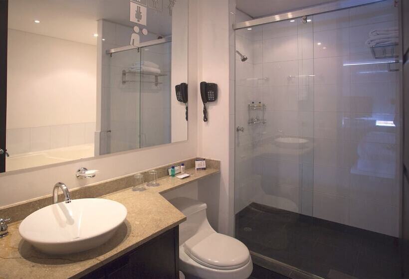 סוויטה דלוקס, 104 Art Suites