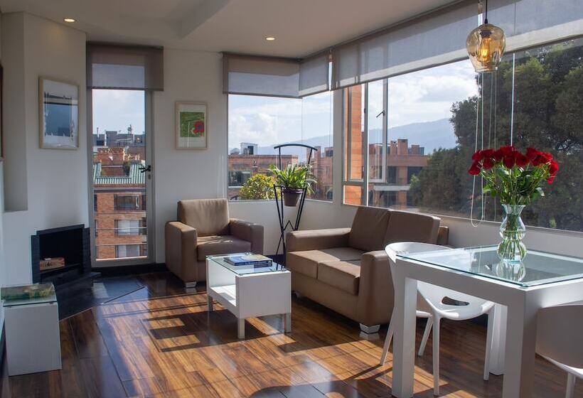 סוויטה דלוקס, 104 Art Suites