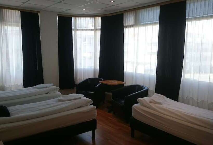 غرفة قياسية ثلاثية, 4th Floor