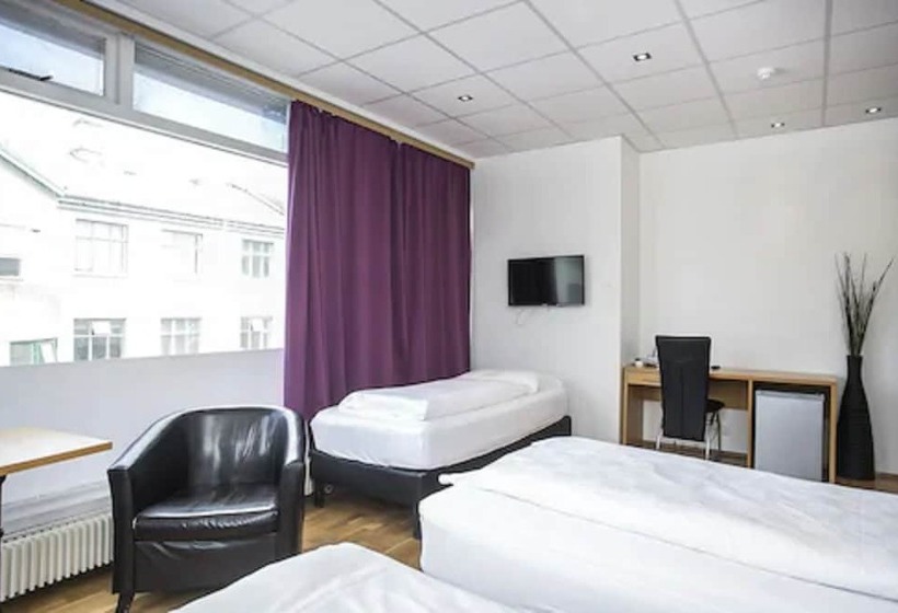 غرفة قياسية ثلاثية, 4th Floor