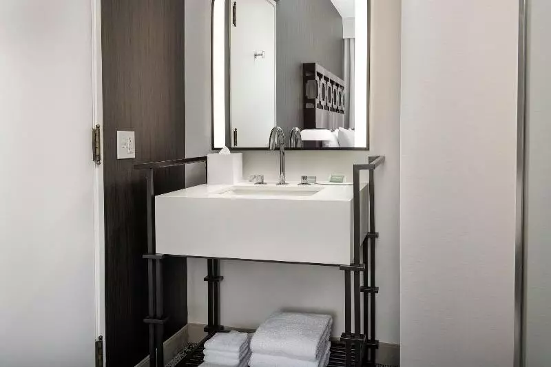 اتاق استاندارد با تخت بزرگ, Courtyard By Marriott San Diego Downtown