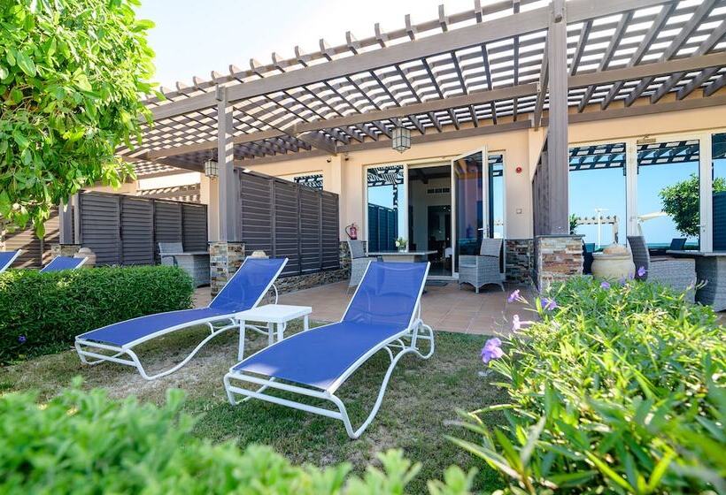 کلبه ییلاقی, Danat Jebel Dhanna Resort