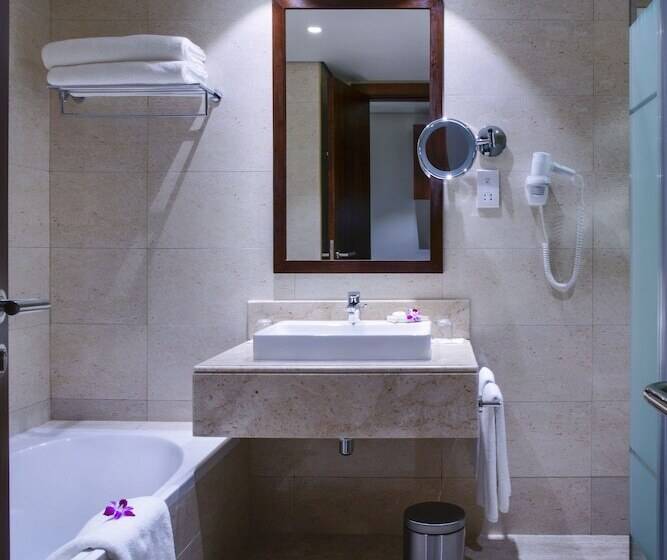 کلبه ییلاقی, Danat Jebel Dhanna Resort