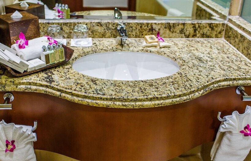 کلبه ییلاقی, Danat Jebel Dhanna Resort