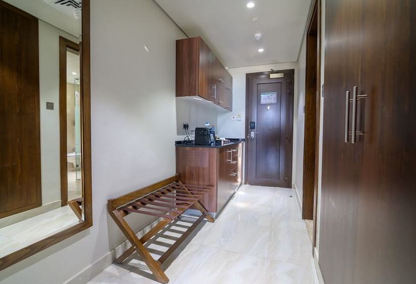 کلبه ییلاقی, Danat Jebel Dhanna Resort