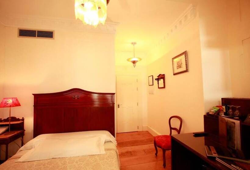 이코노미 룸, Monumento Pazo De Orban