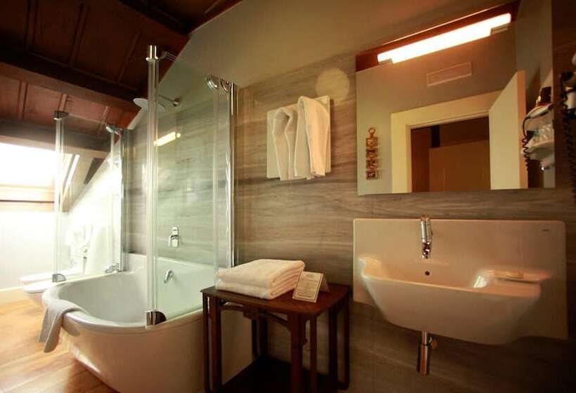 수피리어 룸, Monumento Pazo De Orban