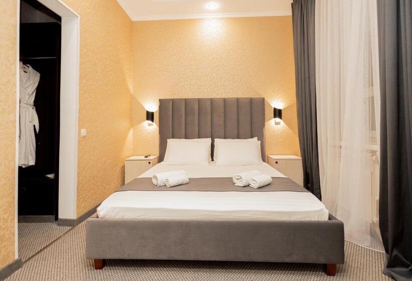 Junior Suite, Rush