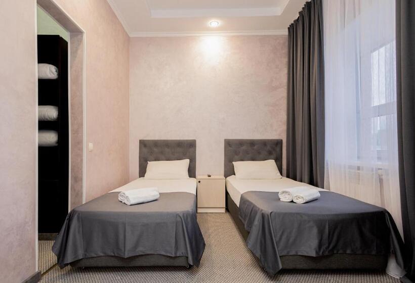 Standard Triple Room, Rush