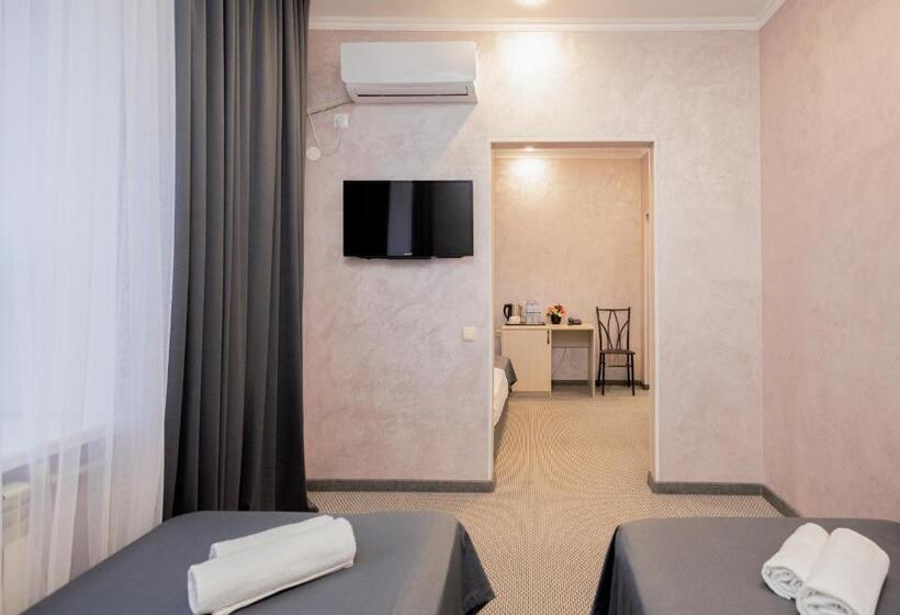 اتاق استاندارد سه نفره, Rush