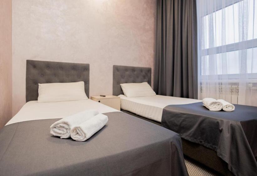 اتاق استاندارد سه نفره, Rush