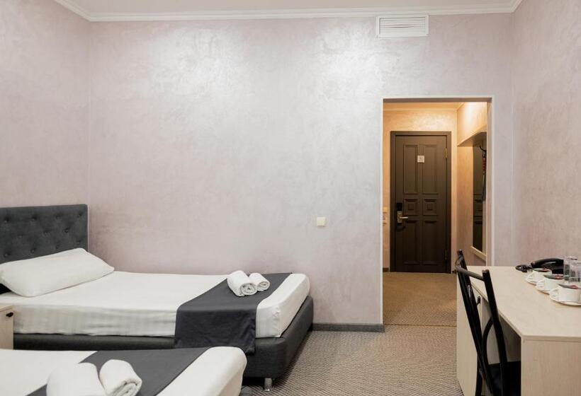 Standard Triple Room, Rush