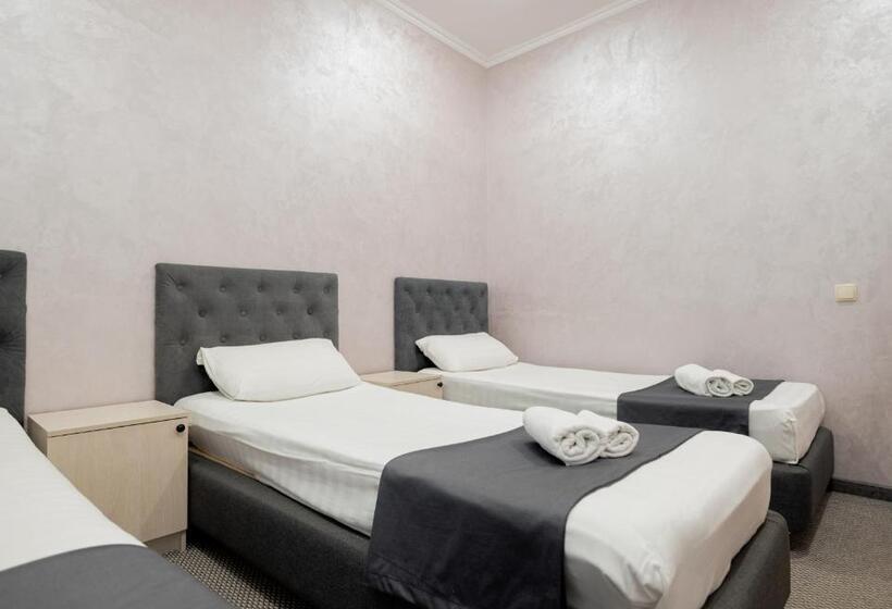 اتاق استاندارد سه نفره, Rush