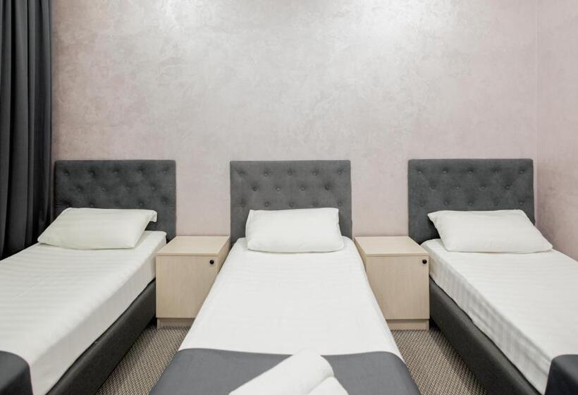 اتاق استاندارد سه نفره, Rush